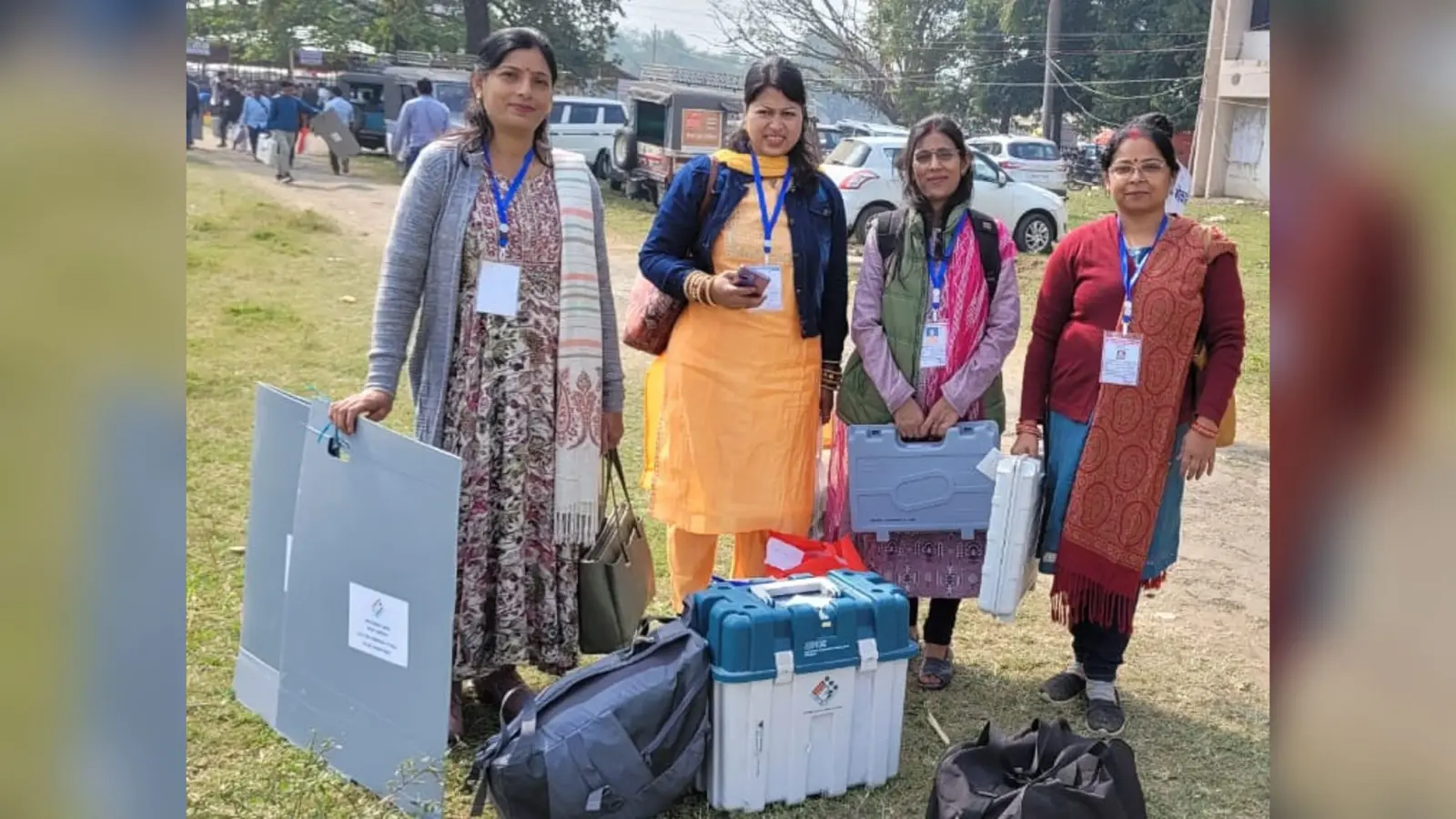 Bokaro News : डिस्पैच सेंटर पर सुबह पांच बजे से ही जुटने लगे थे मतदानकर्मी