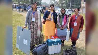 Bokaro News : डिस्पैच सेंटर पर सुबह पांच बजे से ही जुटने लगे थे मतदानकर्मी