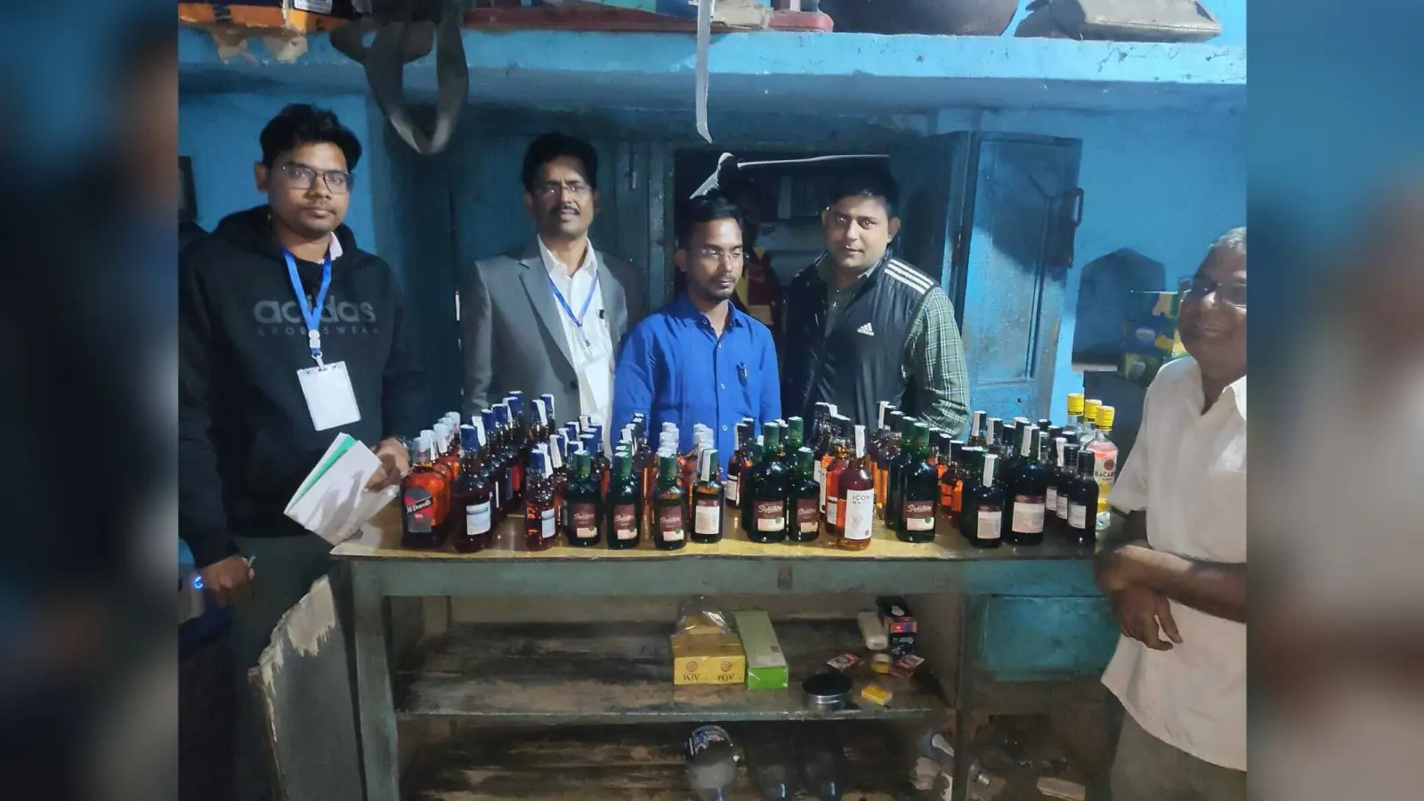 BOKARO NEWS : दुकान से 90 बोतल शराब व 19 बोतल बीयर जब्त