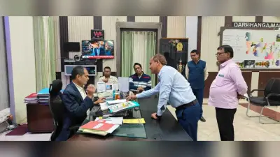 सत्यापनकर्ताओं का वेतन डीएम ने किया स्थगित