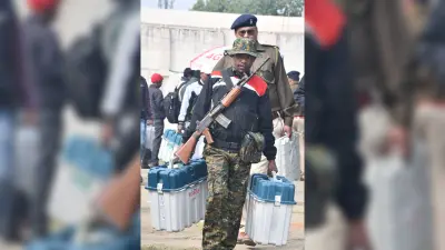 Bokaro News : जिले के 1581 मतदान केंद्रों पर 50 कंपनी पारामिलिट्री फोर्स व पुलिस तैनात