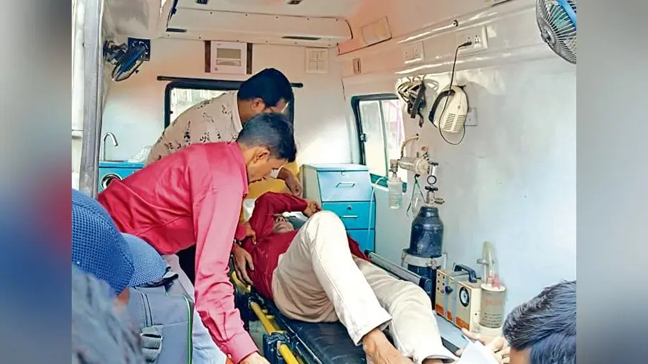 DHANBAD NEWS : इवीएम कलेक्ट करने गये मतदान कर्मी की हृदयाघात से मौत