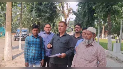 मदरसा में गठित कमेटी को लेकर भू दाता में आक्रोश, डीएम को सौंपा ज्ञापन