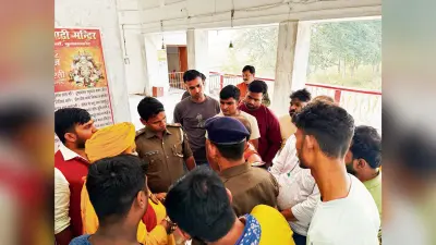 Gopalganj News : बेलबनवा हनुमान मंदिर के महंत को लेकर बवाल, पुलिस ने संभाली स्थिति, महंत पर महिला ने लगाया छेड़खानी का आरोप