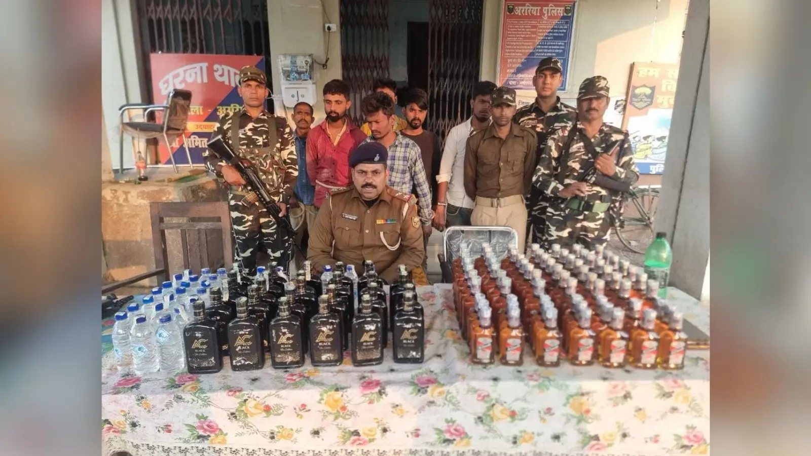 134 बोतल शराब के साथ पांच तस्कर गिरफ्तार