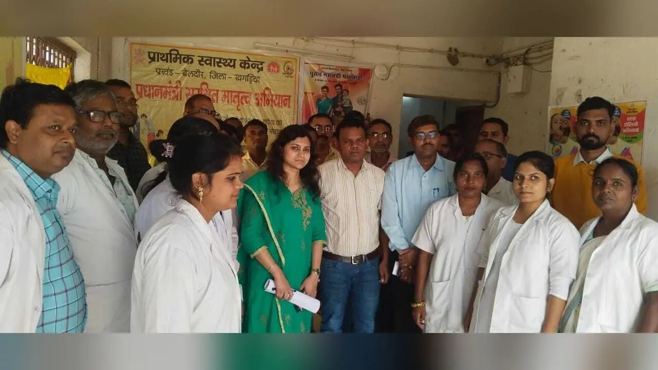 डीसीएलआर गोगरी ने पीएचसी का औचक निरीक्षण, चिकित्सक व स्वास्थ्यकर्मी को दिया दिशा निर्देश