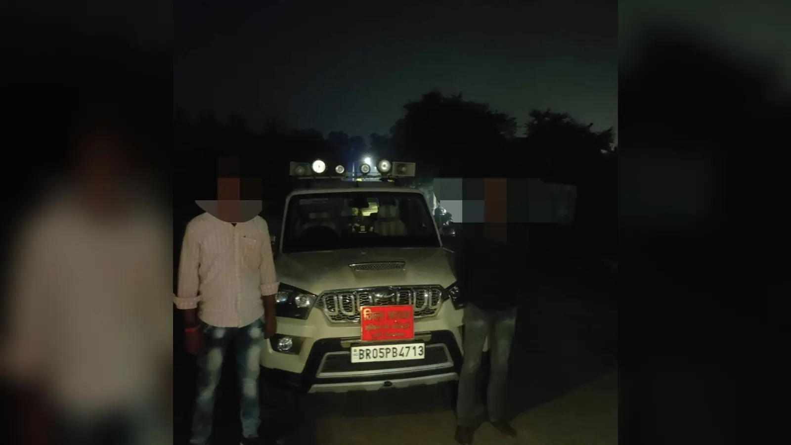 मुखिया संघ जिलाध्यक्ष की नेम प्लेट लगी गाड़ी शराब के साथ जब्त