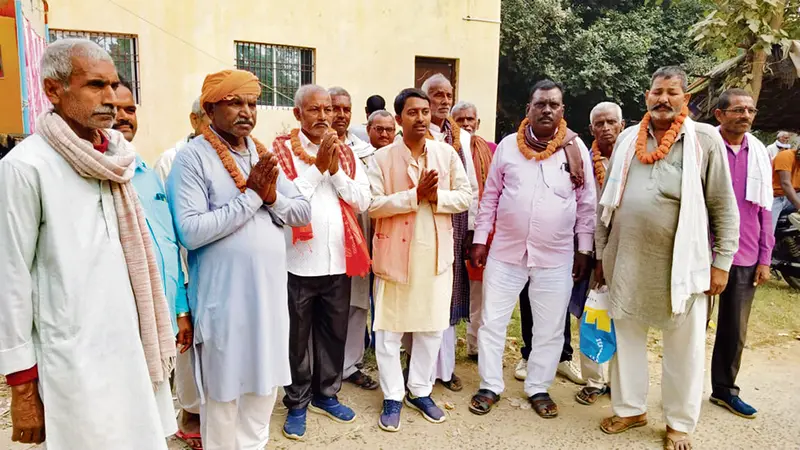 Gopalganj News : हथुआ में पैक्स चुनाव में अध्यक्ष के दो नामांकन हुए रद्द, 23 नवंबर को नाम वापसी और चुनाव चिह्न का होगा आवंटन