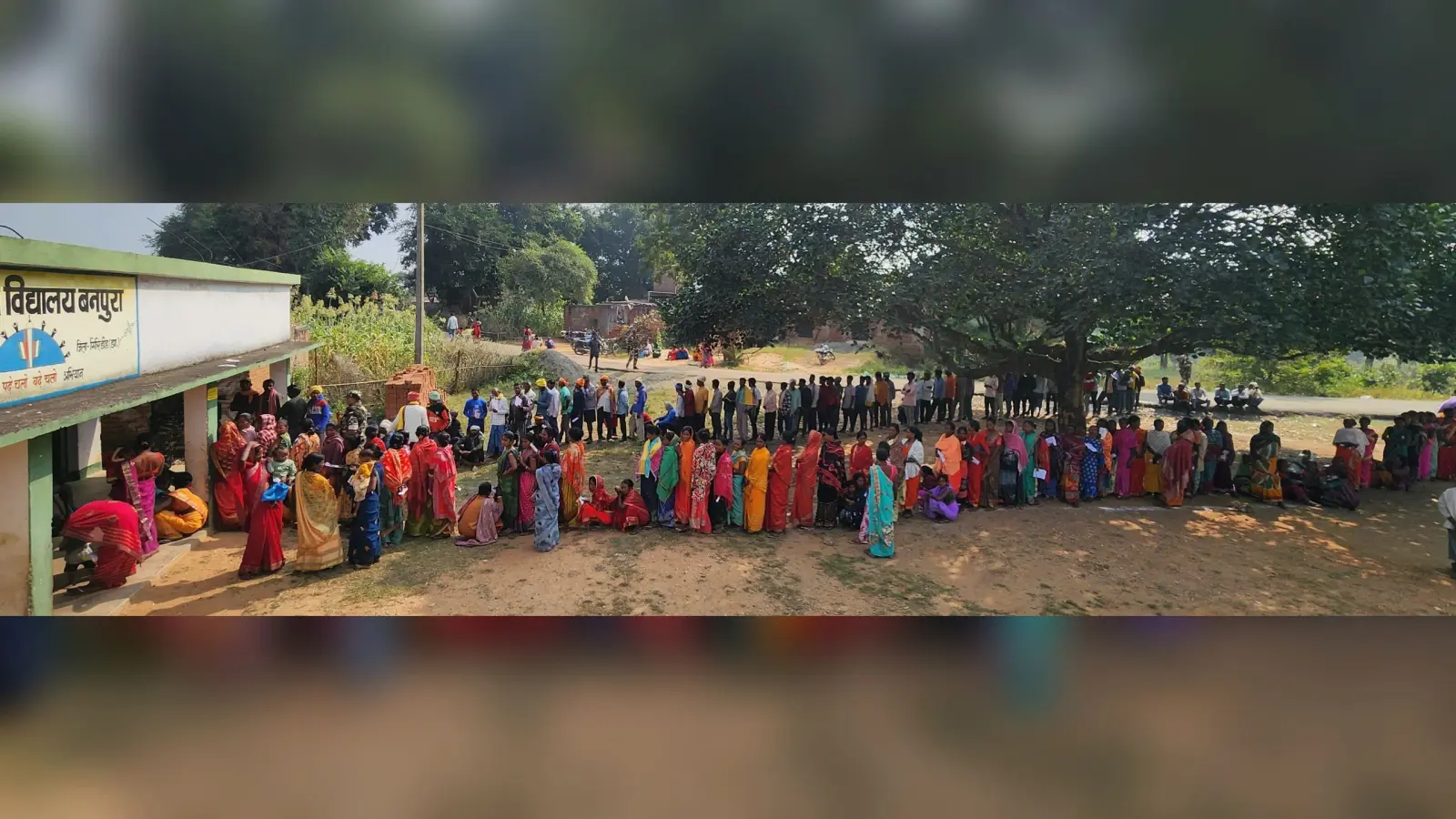 Giridih News: जहां पर कभी वोट बहिष्कार के लगते थे नारे वहा मतदाताओं ने जमकर की वोटिंग