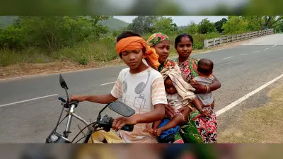 Ghatshila News : राशन लेने व आंगनबाड़ी की सुविधा के लिए सात किमी दूर जाते हैं ग्रामीण
