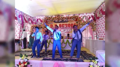 विद्यालय के स्थापना दिवस पर स्कूली बच्चों ने पेश किया मनमोहक प्रस्तुति