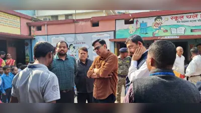 विभिन्न मतदान केंद्रों का आयुक्त ने किया निरीक्षण, पात्र महिलाओं व दिव्यांग का आकलन कर नाम जोड़ने का दिया निर्देश