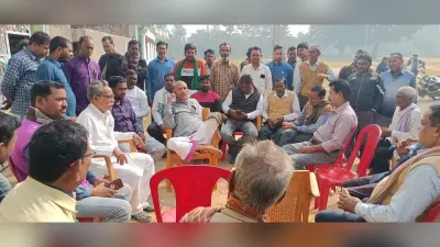 झामुमो कार्यकर्ताओं ने रवींद्रनाथ महतो को दिया बूथों का आकलन रिपोर्ट