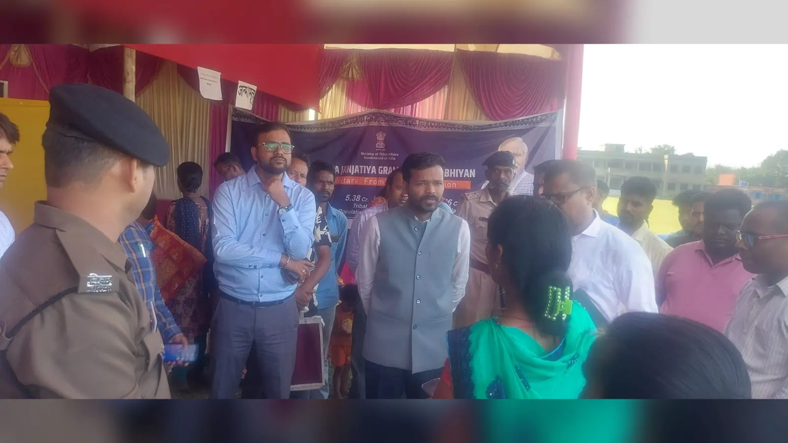 डीएम ने प्रखंड कार्यालय व आरटीपीएस काउंटर का किया निरीक्षण