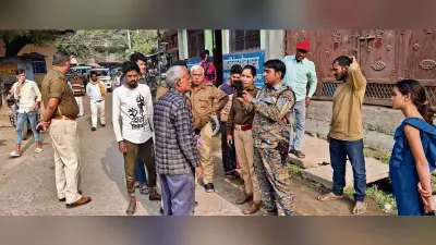 Chhapra News : बैंक से रुपये निकाल कर जाने के दौरान पूर्व प्रधान लिपिक से उचक्कों ने उड़ाये 2.60 लाख रुपये