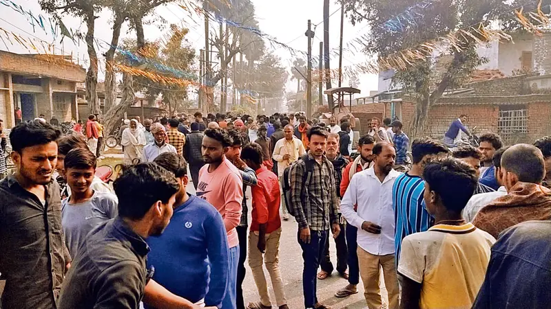 hajipur news. अपनी शादी का कार्ड बांटने जा रहे युवक की हाइवा की टक्कर से मौत, बड़ा भाई जख्मी