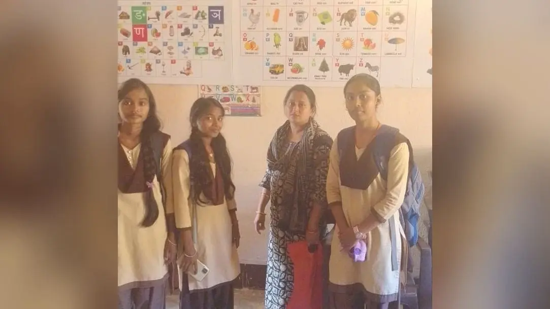 Giridih News: पोषण के पंच सूत्र से अवगत हुईं छात्राएं
