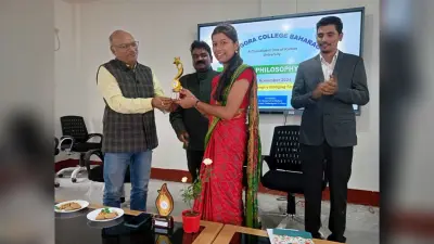 Ghatshila News : चुनौतियों को स्वीकार कर बेहतर समाज बनायें युवा : डॉ राजेंद्र