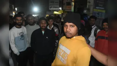 DHANBAD NEWS : शादी कर भाग रहे युवक-युवती को परिजनों ने पकड़ा