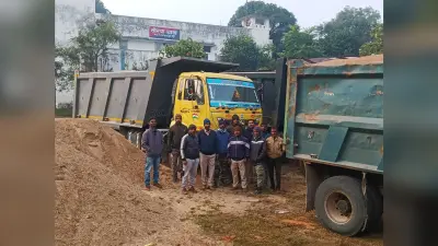 :::::::::: वनकर्मियों ने बालू लदे चार हाइवा जब्त किये