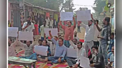 जलजमाव दूर करने को लेकर वार्ड 34 के लोगों ने सड़क जाम कर किया विरोध प्रदर्शन