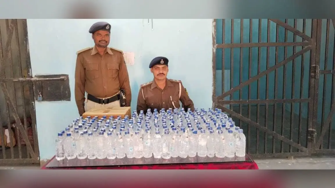 240 बोतल शराब के साथ एक तस्कर गिरफ्तार, एक फरार