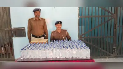 240 बोतल शराब के साथ एक तस्कर गिरफ्तार, एक फरार