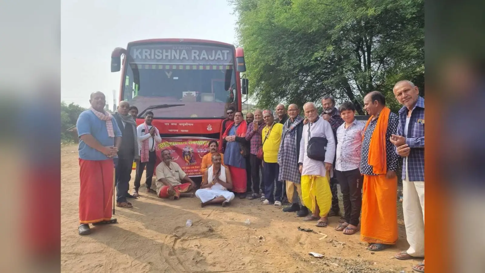 मासव्यापी हरिनाम संकीर्तन के कलश का विसर्जन के लिए कीर्तन मंडली के सदस्य हरिद्वार रवाना