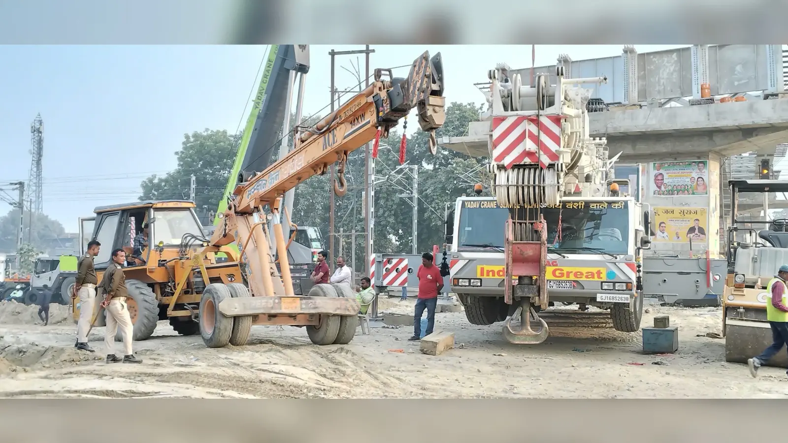 ओवर ब्रीज का कार्य युद्धस्तर पर जारी, तीन पाये पर लोहे का गार्डर रखना है बाकी