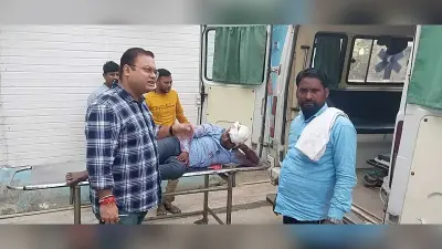 दो बाइक की टक्कर में तीसरे बाइक ने युवक को रौंदा