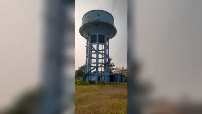 Ghatshila news : 14 वर्षों में जलापूर्ति योजना पूरी नहीं, रेल लाइन पार नहीं पहुंचा पाइप