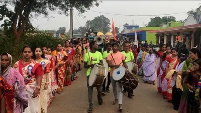 Ghatshila news : चैतन्य महाप्रभु की चरण पादुका संग निकली शोभायात्रा, दर्शन के उमड़े भक्त