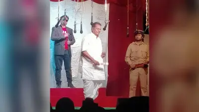 Ghatshila news : बेटे का माता-पिता को वृद्धा आश्रम में छोड़ने का दृश्य देख रो पड़े दर्शक