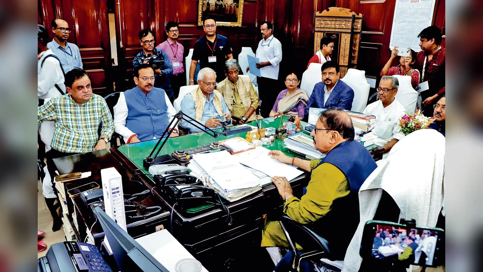 पश्चिम बंगाल विधानसभा में 25 से शुरू हो रहे शीतकालीन सत्र के पहले हुई सर्वदलीय बैठक