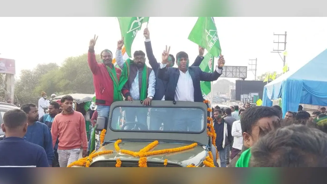 विकास कुमार की जीत पर बुंडू में निकाला विजय जुलूस