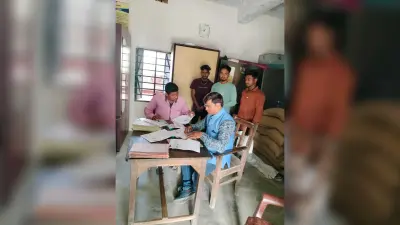 विशेष शिविर लगा कर मतदाता पुनरीक्षण का कार्य संपन्न