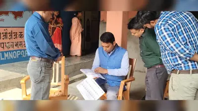 लापरवाही बरतने वाले चार बीएलओ के 15 दिनों का कटा वेतन