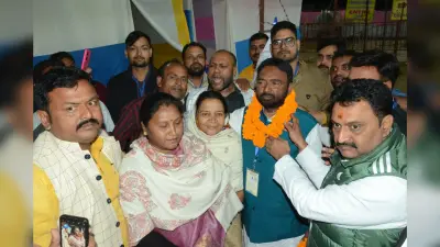 जीत के बाद समर्थकों ने हफीजुल, सुरेश व चुन्ना का किया भव्य स्वागत