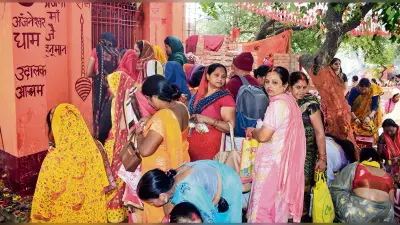 श्रद्धालुओं ने अंजनी सरोवर की परिक्रमा कर मांगी खुशहाली