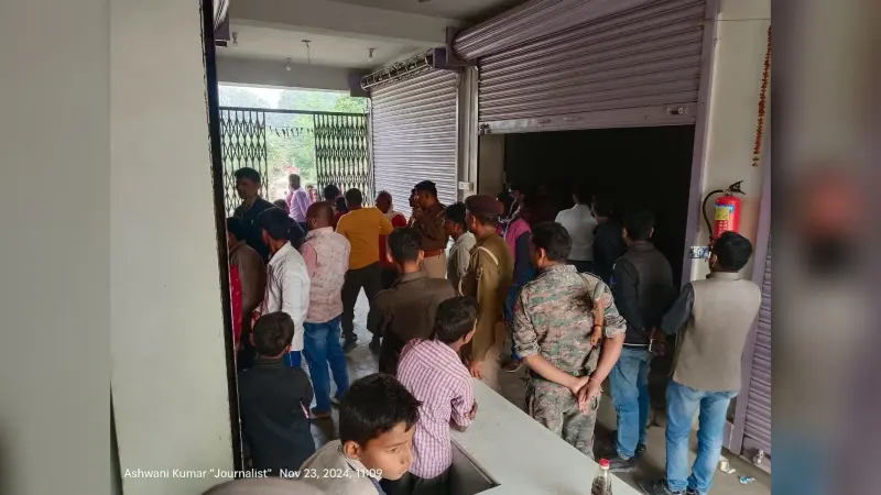 हसनपुर में प्रसूता की मौत के बाद निजी क्लीनिक में तोड़फोड़