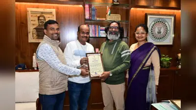 वोट ::: जीत का प्रमाण पत्र लेकर रांची पहुंचे पंकज मिश्रा, मुख्यमंत्री हेमंत सोरेन को सौंपा