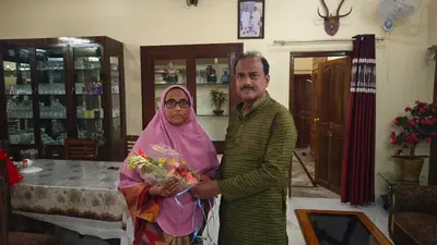 निशात :::: कांग्रेस के जिलाध्यक्ष ने निशात आलम को दी जीत की बधाई