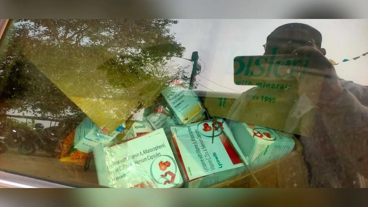 बलेनो कार से 97 लीटर कफ सीरप जब्त, एक महिला गिरफ्तार