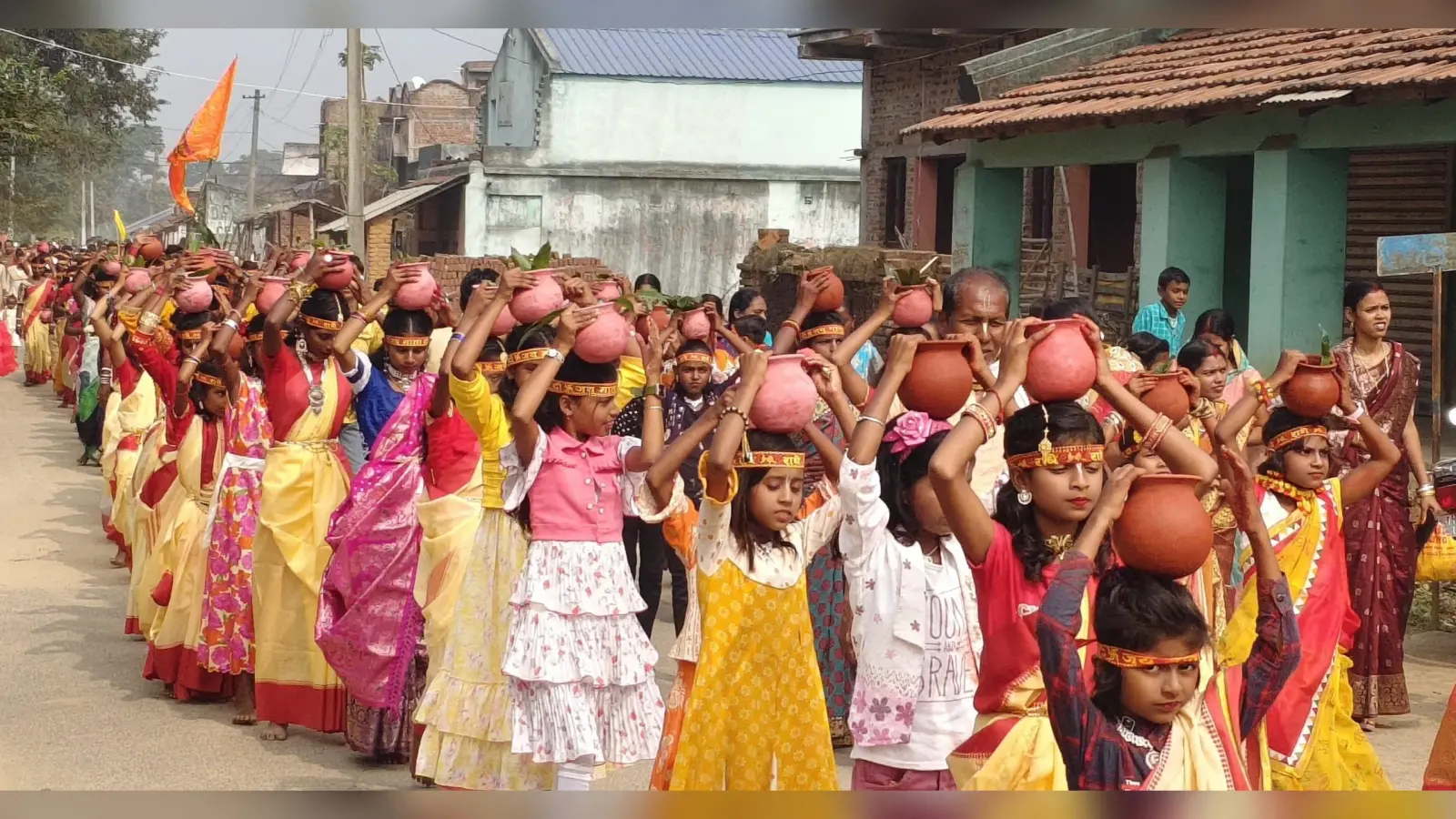 कलश यात्रा के साथ सात दिवसीय भागवत कथा शुरू