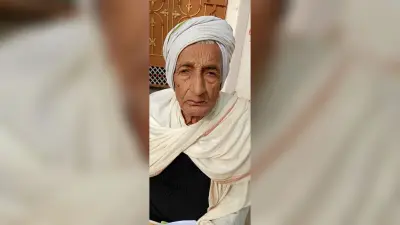अपनी जमीन से अवैध कब्जा हटाने के लिए भटक रहा 95 वर्षीय बुजुर्ग