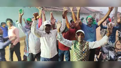 कस्बों व गांवों में गुलाल उड़ा डीजे पर थिरके लोग