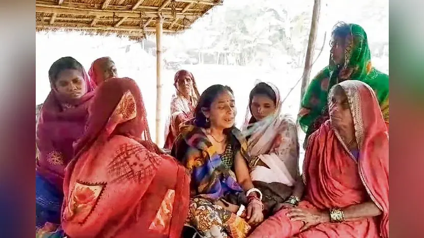hajipur news. बाइक के अनियंत्रित होने से पानी भरे गड्ढे में गिरा युवक, डूबने से मौत