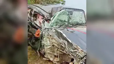 hajipur news. ट्रक एवं थार की टक्कर में तीन घायल