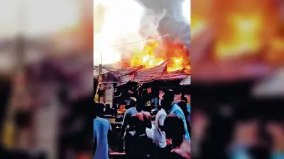 उल्टाडांगा : रेलवे लाइन के पास बस्ती में भयावह आग, कई झोपड़ियां खाक