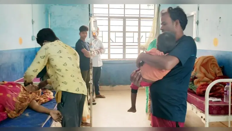 कार से टक्कर में मां-बेटा समेत तीन गंभीर रूप से घायल , रेफर